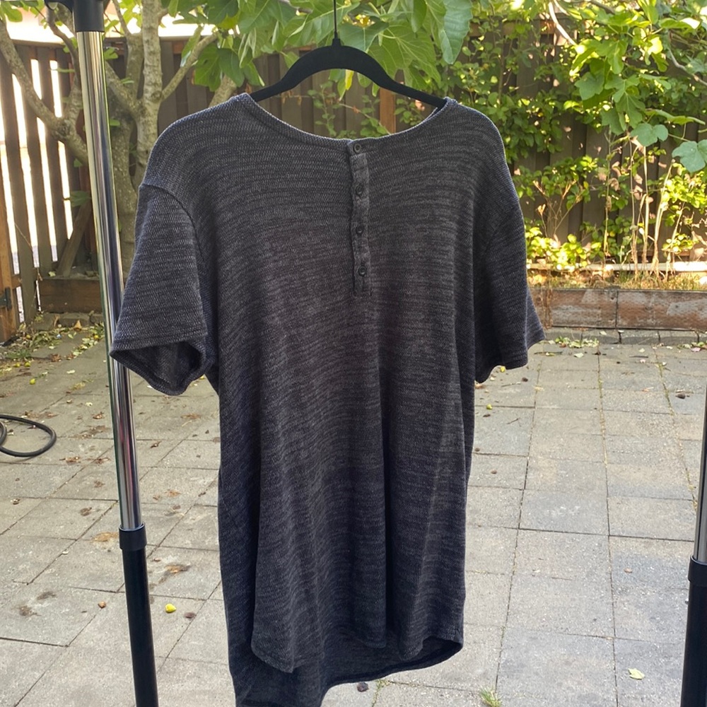 On The Byas Grunge Henley shirt size medium